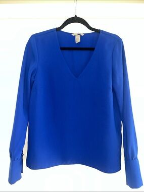 H&M blue v-neck blouse